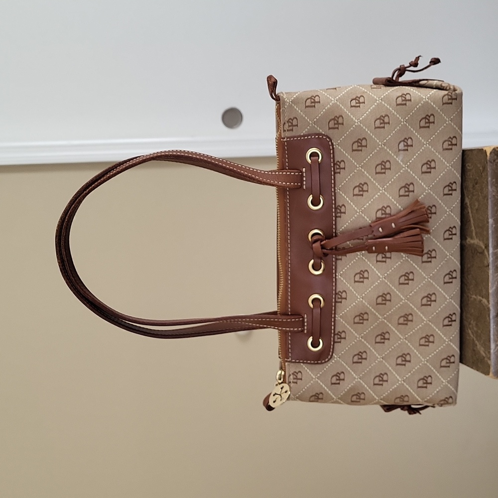 Dooney & Bourke